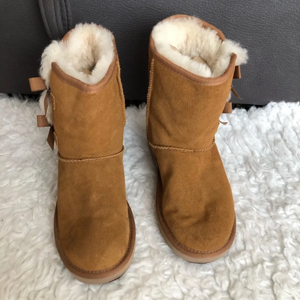 UGG Koolaburra Victoria short boots, size 6